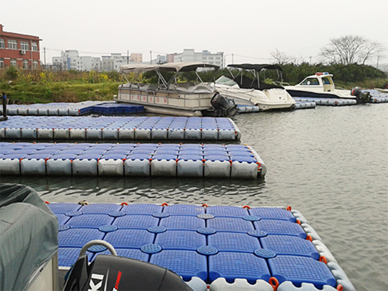 Float de tubo pontón